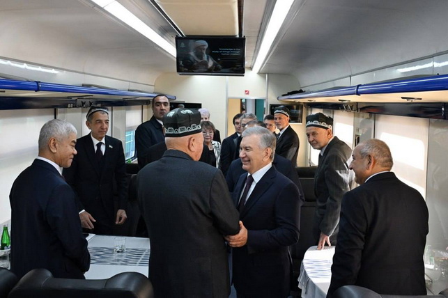 Президент ознакомился с ходом строительства новой железнодорожной линии «Самарканд – Ургут»