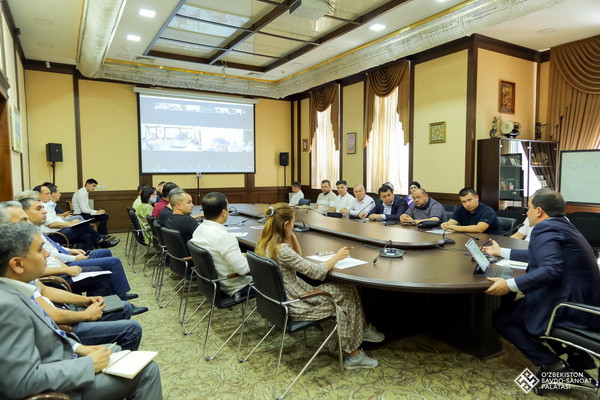 Issues of providing free meals to primary school students discussed
