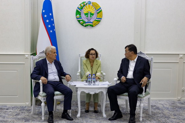 A meeting with the Chairman of the People’s Government of the Xinjiang Uygur Autonomous Region was held at the Chamber of Commerce and Industry