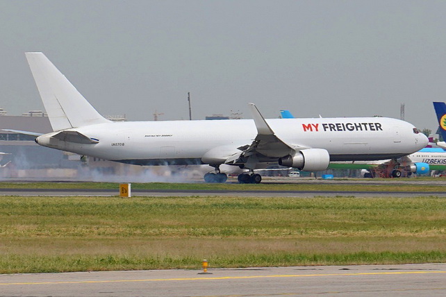 Acron Aviation заключила многолетнее соглашение по подготовке пилотов с My Freighter и Centrum Air