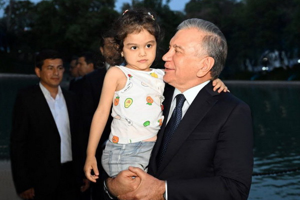 President gets acquainted with the conditions created in the park named after Gafur Gulom