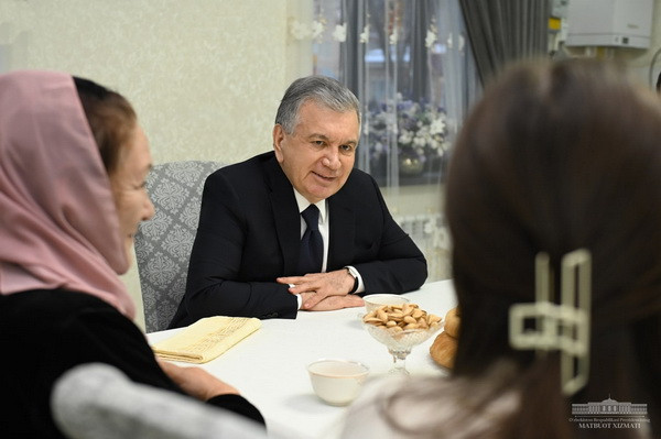 Uzbek President visits a family orphanage