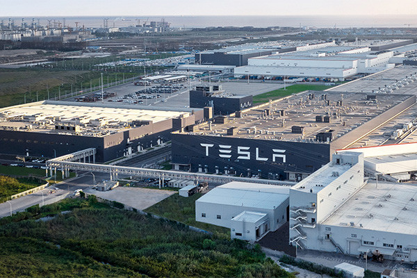 Умный автомобиль Tesla собирается менее чем за 40 секунд
