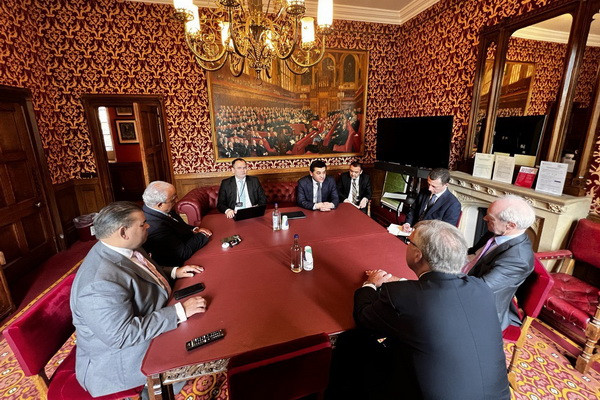 Uzbek FM holds a meeting with members of the British Parliament