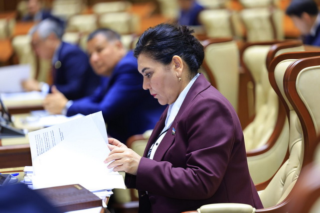 Сенат Узбекистана усилил контроль за оборотом золота и драгоценностей