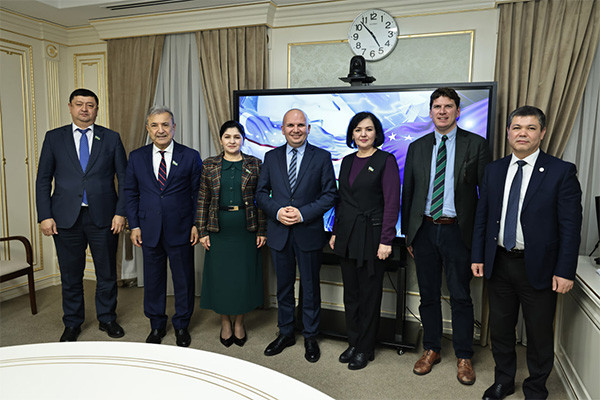 A meeting with a member of the European Parliament takes place in the Senate