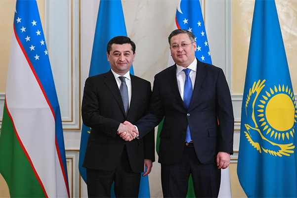 Uzbek, Kazakh FMs discuss issues of development of bilateral relations