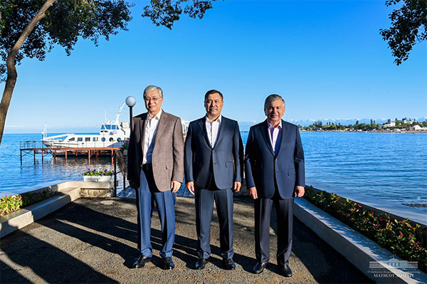 The leaders of Uzbekistan, Kazakhstan and Kyrgyzstan held a warm meeting