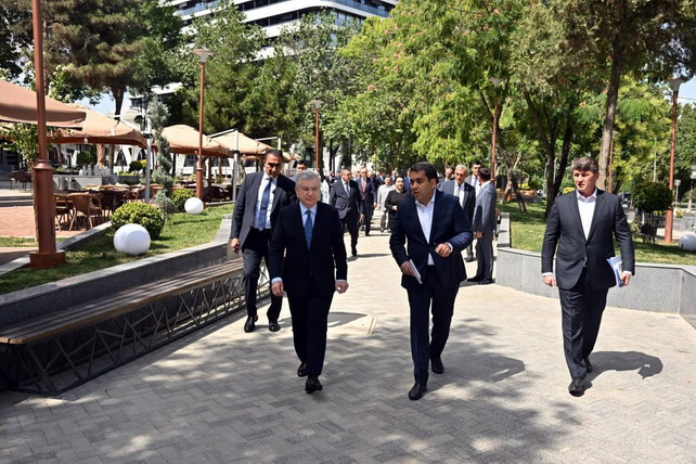 Prezident Toshkent shahrining Bunyodkor ko‘chasidagi obodonlashtirish ishlari yakunlari bilan tanishdi