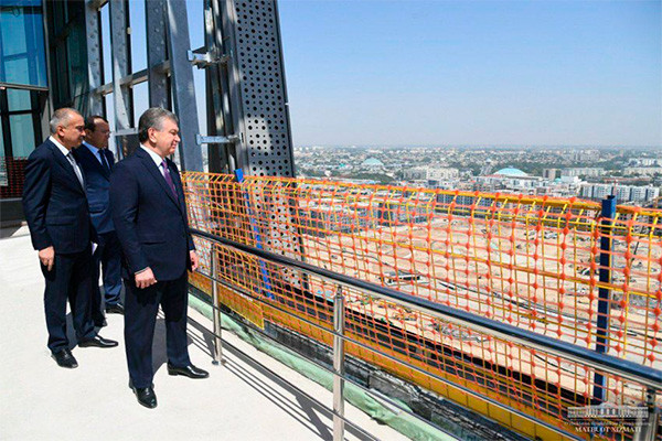 Президент посетил строительную площадку Tashkent City