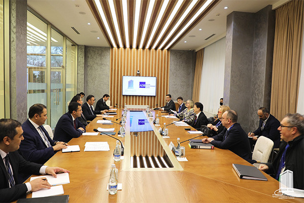 Jamshid Kuchkarov holds a meeting with representatives of the Asian Development Bank