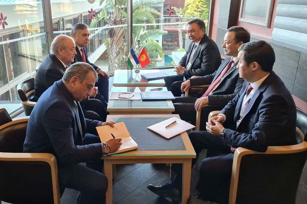 Abdulaziz Kamilov holds a meeting with the Minister of Foreign Affairs of the Kyrgyz Republic