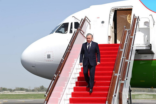Шавкат Мирзиёев прибыл в Самарканд
