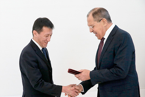 Sergey Lavrov hands over awards to Uzbek diplomats