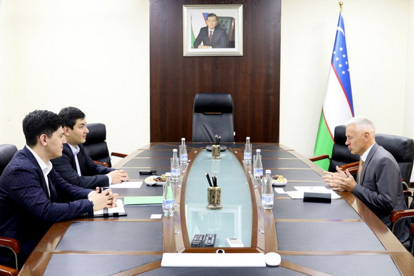The Minister of Mining and Geology holds a meeting with the Ambassador of the Czech Republic to Uzbekistan