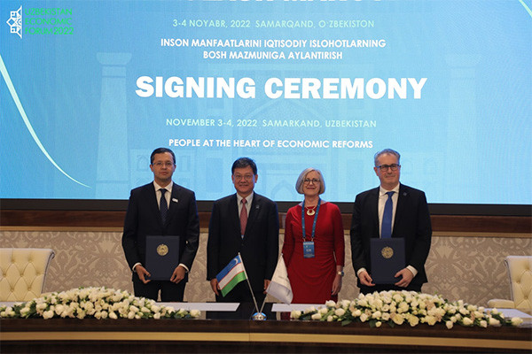 Uzbekistan signs loan agreements for US$700 million.