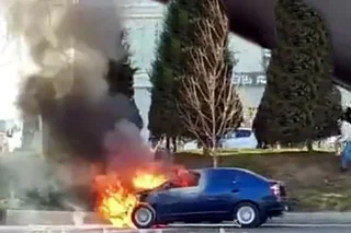 Тошкентда Cobalt автомашинаси ёнди