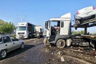 В Джизакской области произошло ДТП с участием четырех грузовых автомобилей