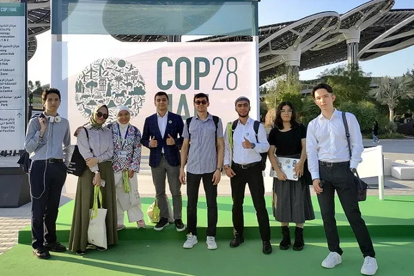 Students from Uzbekistan participate in the Talent & Green Summit.