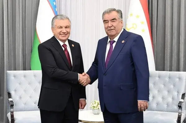 Presidents of Uzbekistan and Tajikistan discuss current issues of bilateral cooperation