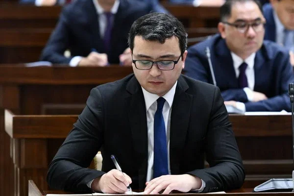 Эгамов Улугбек назначен первым заместителем директора Агентства по развитию фармацевтической отрасли