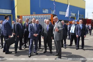 Premiers of Belarus, Russia, Uzbekistan visit Amkodor