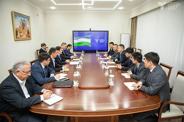 Minister of Transport ьeets with Vice President of Yutong Bus