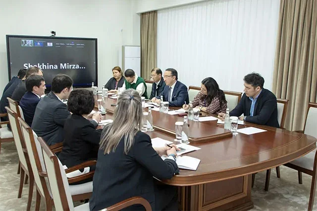 Minister of Transport meets ADB representatives to discuss infrastructure projects