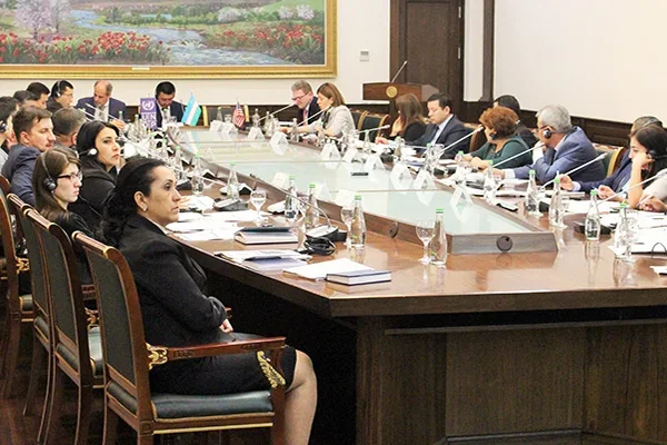 Tashkent hosts roundtable on improving activities of civil courts