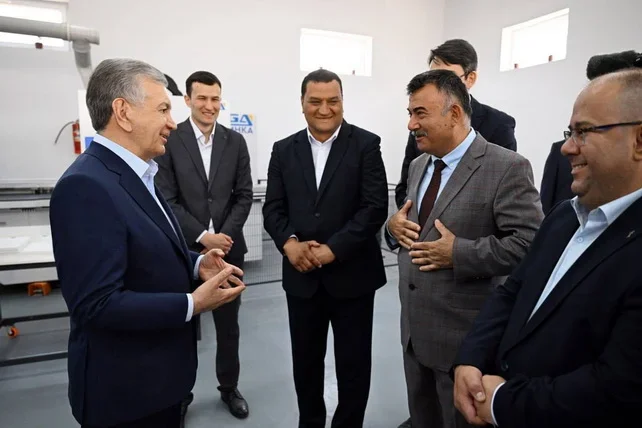 Президент посетил мебельный кластер в Ханкинском районе