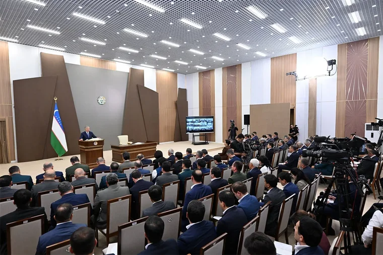 Мирзиёев провёл совещание по развитию Сергелийского района Ташкента