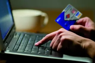 В Ферганской области женщина, которую обманули через социальную сеть, обратилась в ОВД