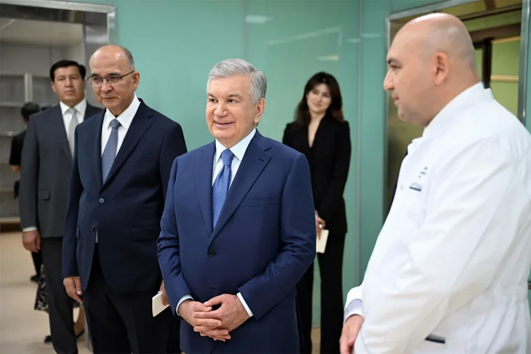 President Mirziyoyev visits new medical center in Sergeli