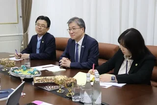 A meeting with the Ambassador of the Republic of Korea takes place at the Chamber of Commerce and Industry