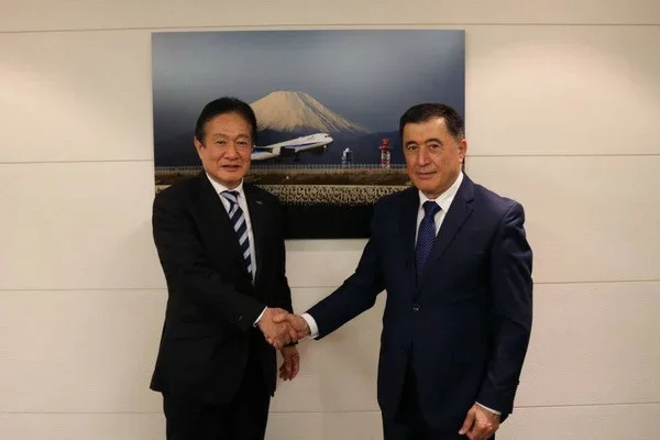 Vladimir Norov meets with the President of All Nippon Airlines