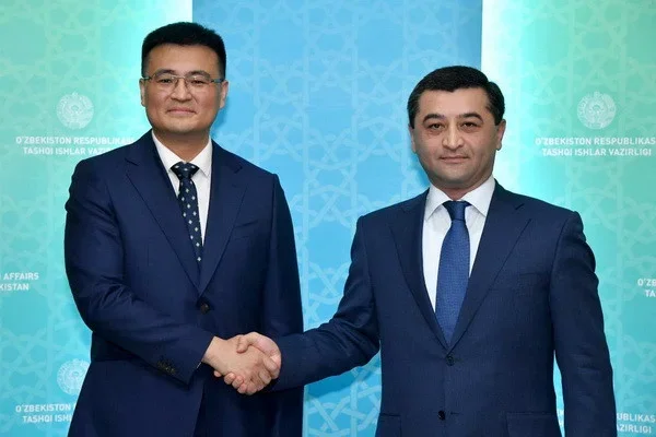 Uzbek Foreign Minister receives newly appointed Ambassador of China