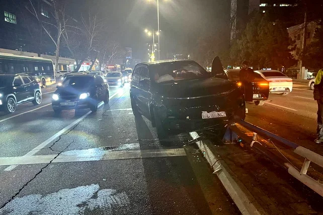 A Lixiang vehicle involved in a traffic accident in Tashkent