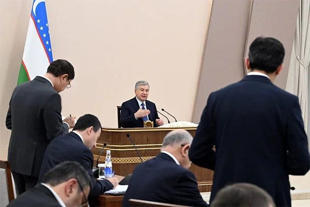 Шавкат Мирзиёев йирик кончилик лойиҳаларини жадаллаштириш бўйича йиғилиш ўтказди