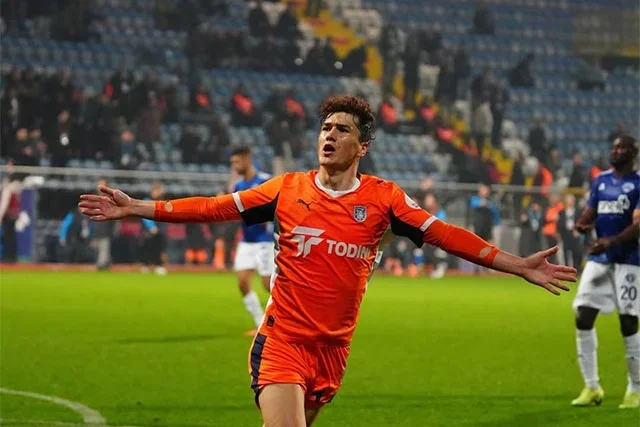 Eldor Shomurodov va Timur Kapadze 2025 yilda O‘zbekistonning eng yaxshi futbolchisi va murabbiyi deb topildi