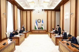 Мирзиёев корхоналарнинг иш ҳажмини оширишни буюрди