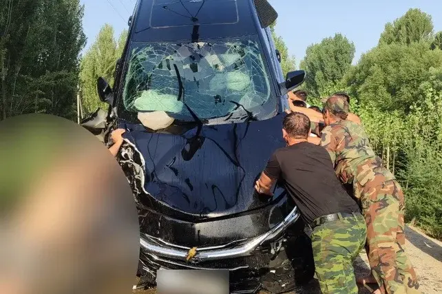 Фарғона вилоятида автомобиль каналга тушиб кетди – қурбонлар йўқ
