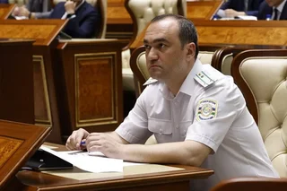 Лица, добровольно сдавшие пневматическое и иное подобное оружие, освобождаются от ответственности