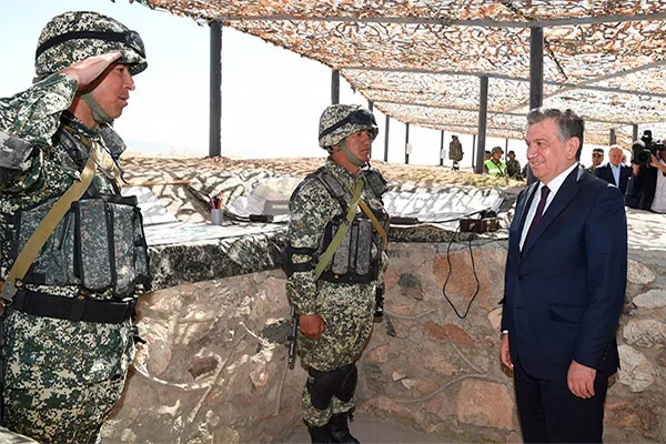Президент Узбекистана наблюдал за военными учениями