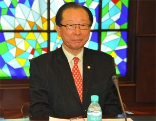 Uzbek FM receives South Korean MP
