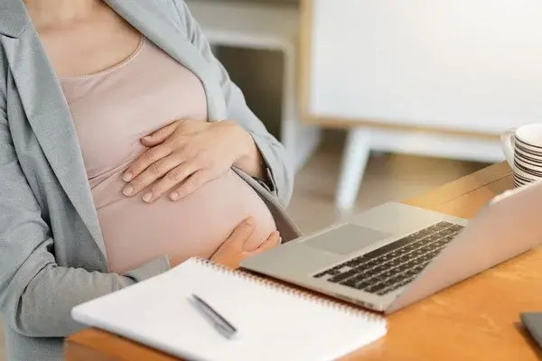 The procedure for the payment of benefits by the state for pregnancy and childbirth to employees of private organizations has been established