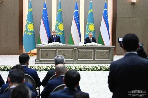 The leaders of Uzbekistan and Kazakhstan hold a briefing for media representatives