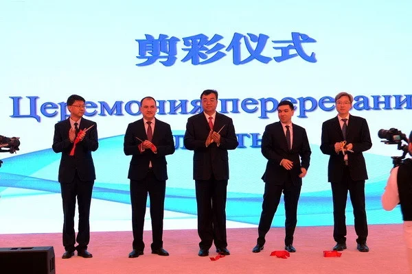 The 12th International Exhibition of Xinjiang products started in Tashkent