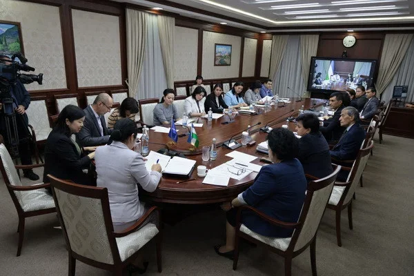 The implementation of joint projects with the World Bank was discussed