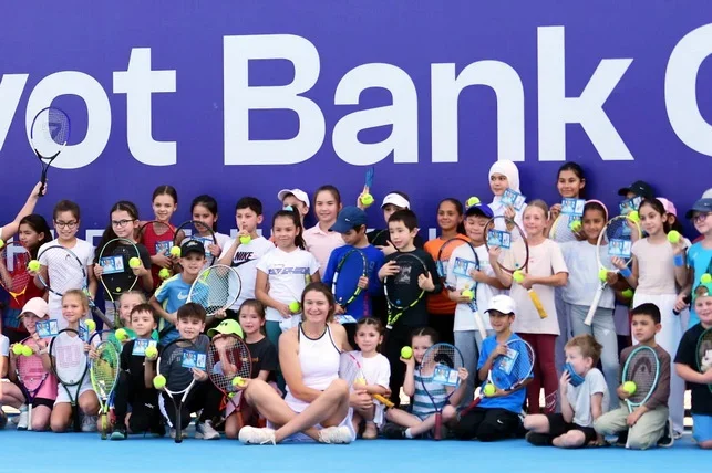 Dinara Safina Holds Masterclass for Young Tennis Players in Tashkent