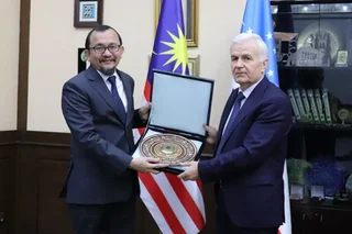 A meeting with the CEO of the Malaysian Technological Development Corporation takes place at the Chamber of Commerce and Industry